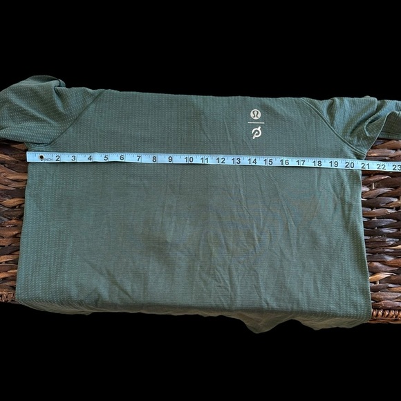 Lululemon Peloton Men’s Large Green Short Sleeve Workout Top Swiftly Tech Active - Picture 4 of 5